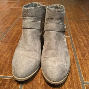 Light taupe suede booties